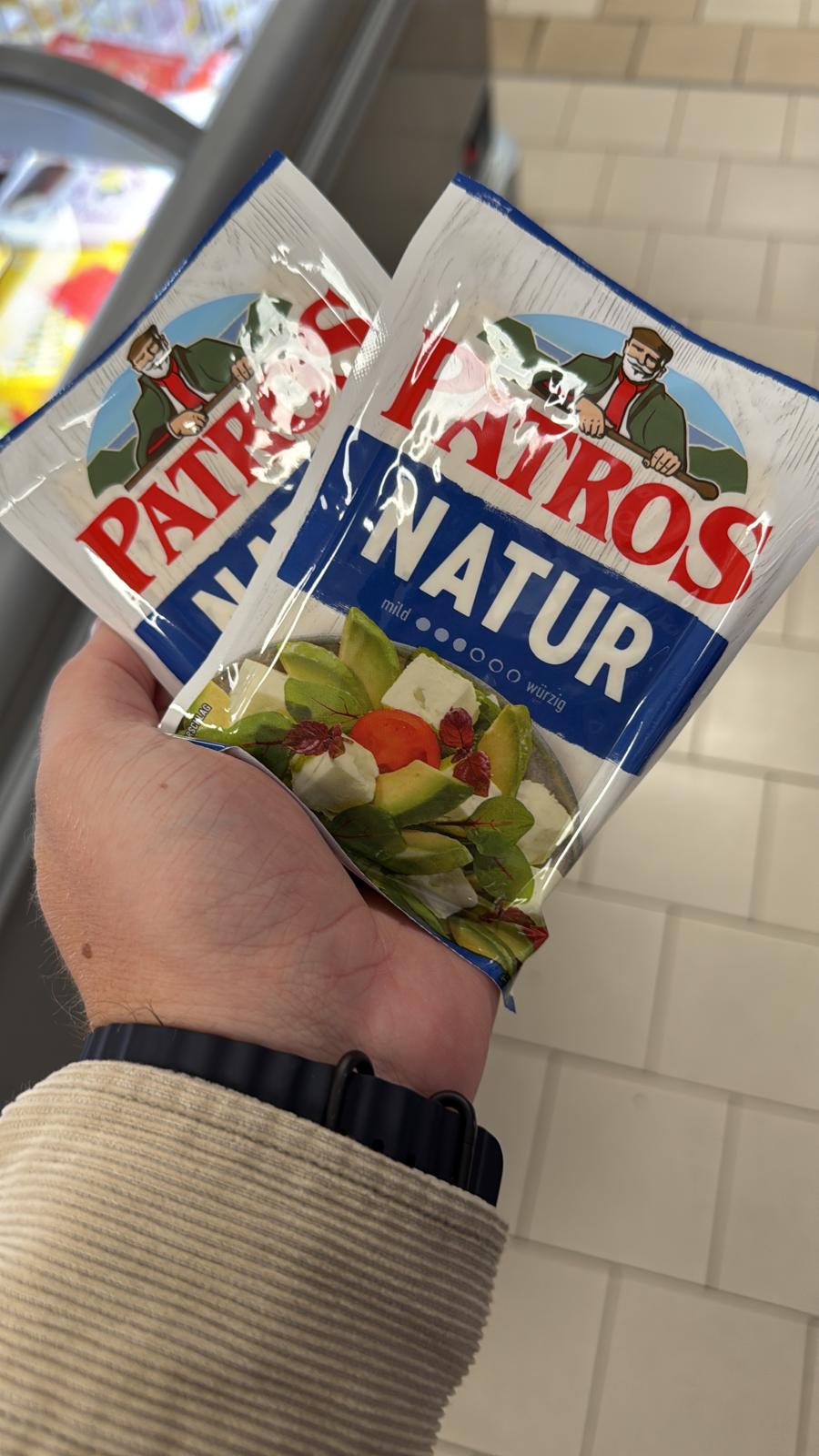 Patros Natur mit Tomaten